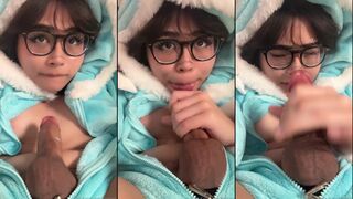 Kiyana Vi Horny On The Morning For Cumshot