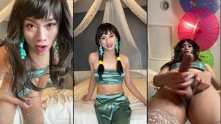 TsTaylor Masturbates With Cumshot Close Up