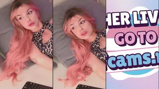 La macchina del dildo scopa il buco del culo di una TS