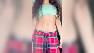 Cybersiryn Standing Masturbation
