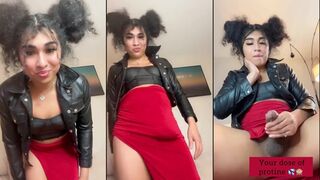 Luma Lavont si masturba con la giacca di pelle