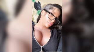 ThePrettiestForeignFromX Masturbates With Cumshot Close Up