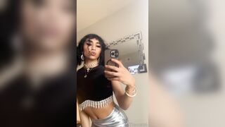 Luma Lavont Masturbates With Mirror Play