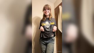 Cumbrain Teasing In Jeans