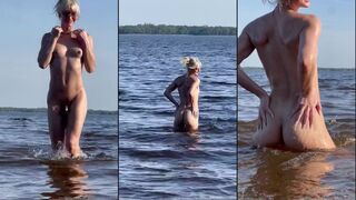 Alaska Hotmess nudo integrale in acqua