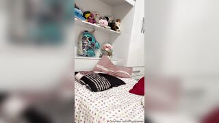 Angela Peres Masturbates With Huge Cumshot On Homemade Tape