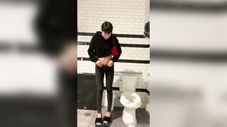 Ariaaaxxx Quick Teasing With Buttplug In Public