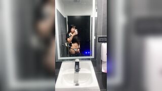 Ariaaaxxx Risky Masturbation In The Office